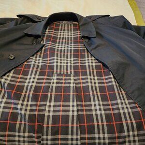 ALMOST NEW VINTAGE BURBERRY NAVY BLUE RAIN /TRENCH COAT